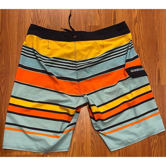 Quiksilver Colorblock Stripes Board Shorts Mens 38 Beach Swim Trunks AQYBS00024 - Picture 2 of 8